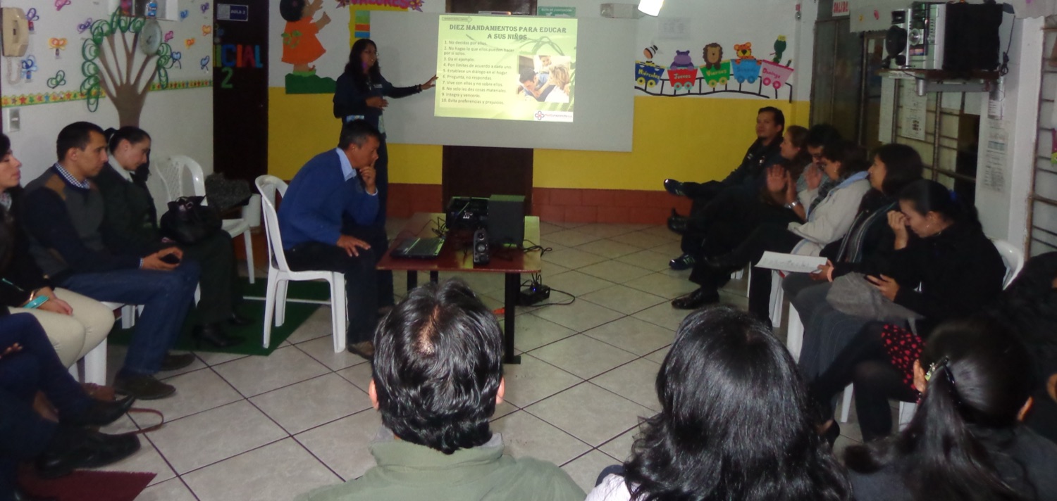 Charla para padres y personal docente sobre la crianza y educación de los niños, dictada por RedCorazoncito S.A.